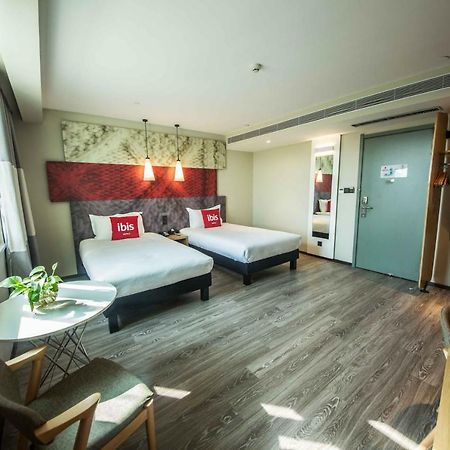 Ibis Urumqi Weixing Square Hotel Zewnętrze zdjęcie