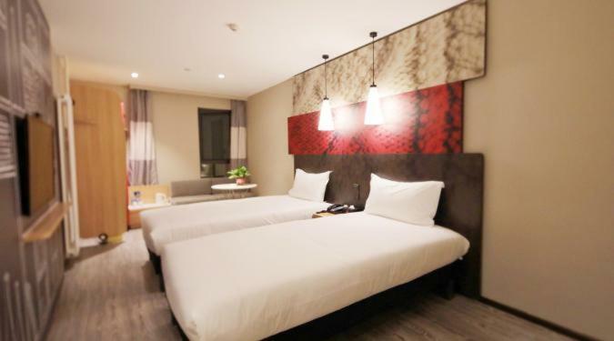Ibis Urumqi Weixing Square Hotel Zewnętrze zdjęcie