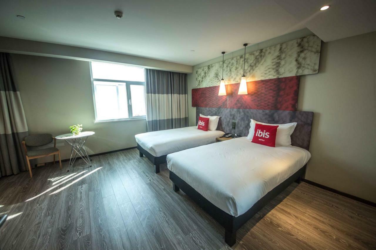 Ibis Urumqi Weixing Square Hotel Zewnętrze zdjęcie