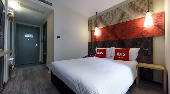 Ibis Urumqi Weixing Square Hotel Zewnętrze zdjęcie